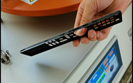 遙控器貼膜機知名制造商，雙工位中框貼膜機