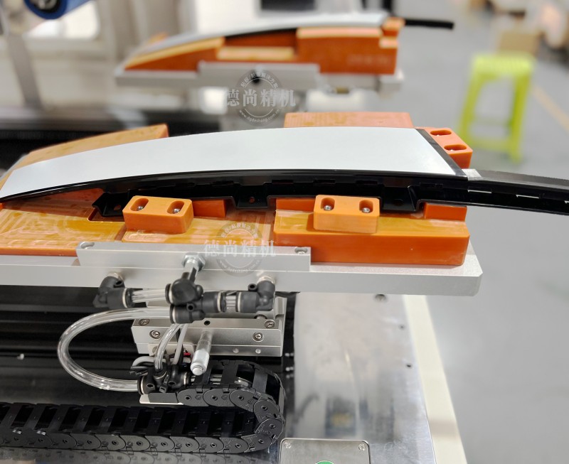 2025-8-23喬路銘-汽車B柱 (2).jpg